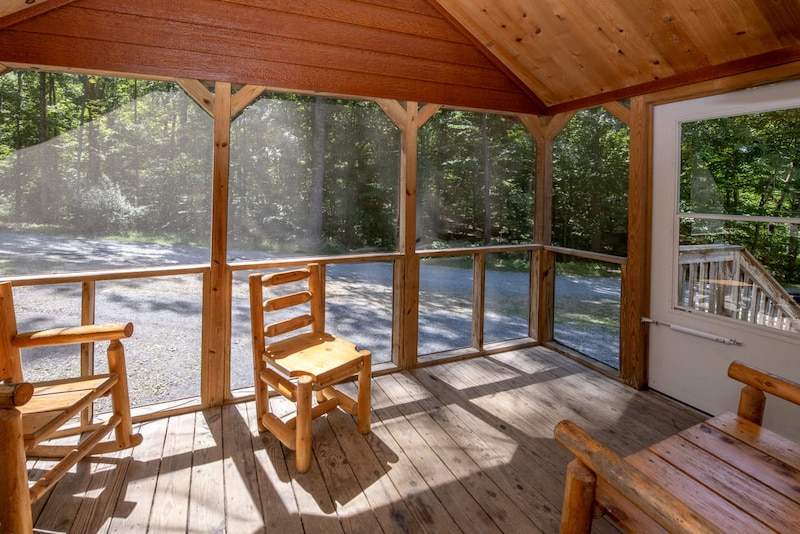 Yogi Bear Family Lodge 10-Person-14